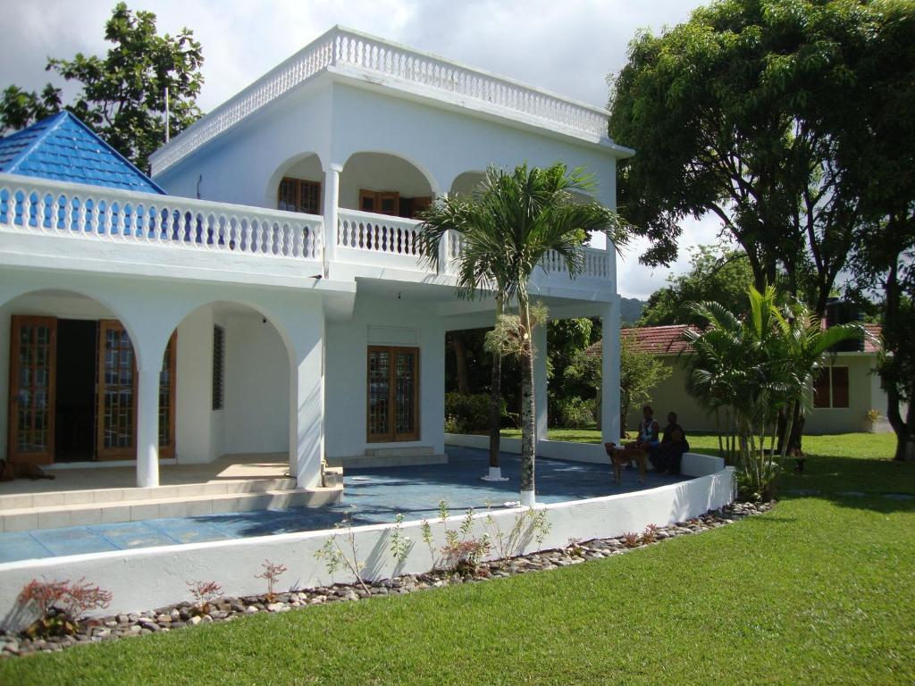 By The Sea Vacation Home And Villa Port Antonio Pokoj fotografie