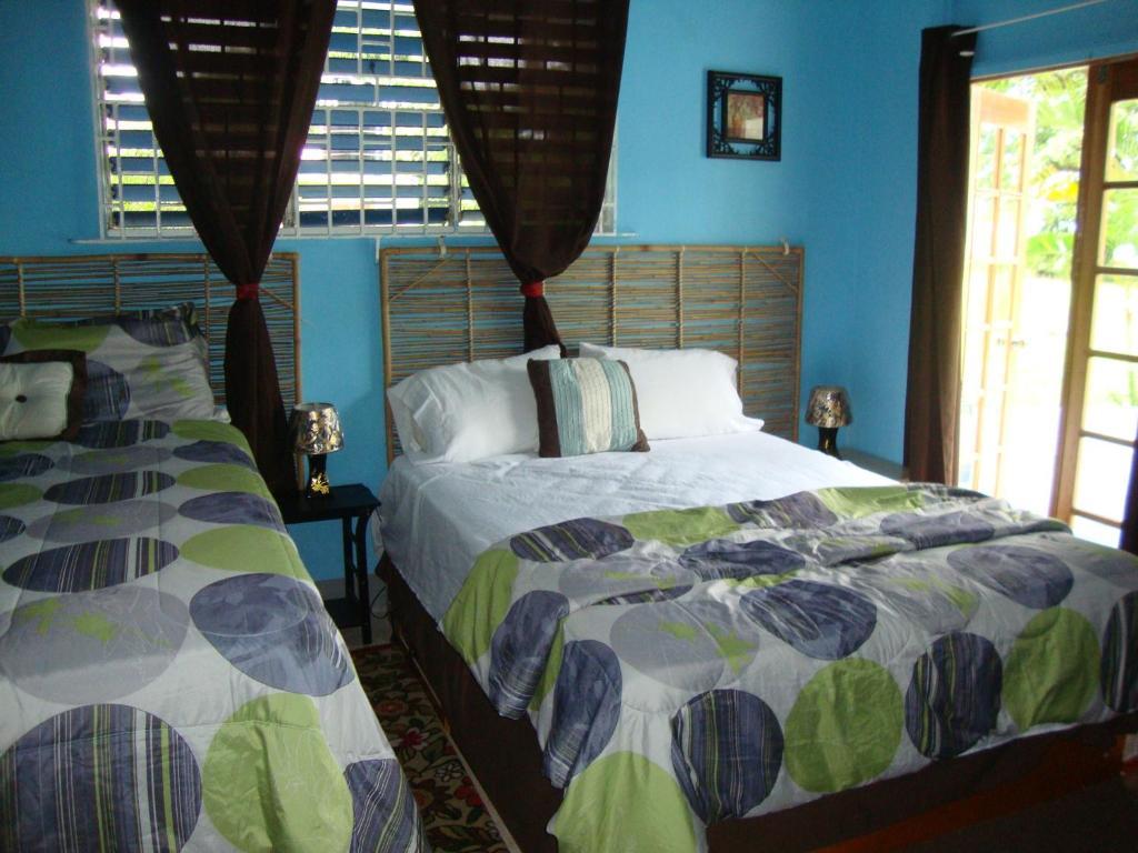 By The Sea Vacation Home And Villa Port Antonio Pokoj fotografie