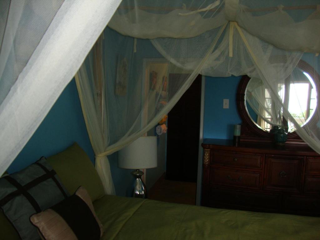 By The Sea Vacation Home And Villa Port Antonio Pokoj fotografie