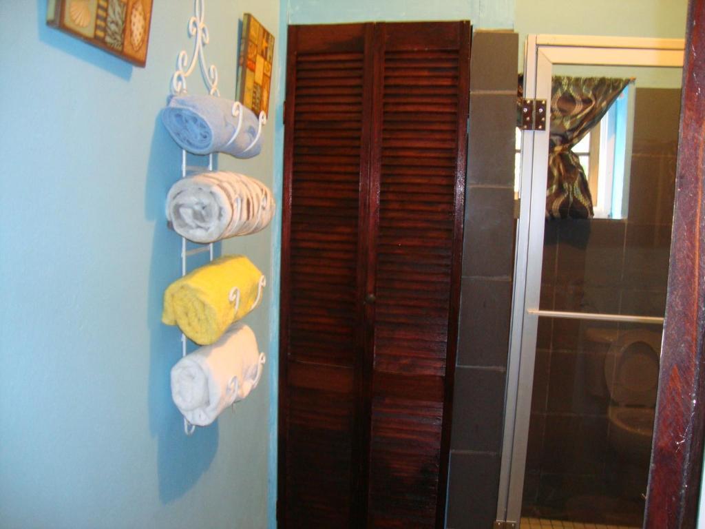 By The Sea Vacation Home And Villa Port Antonio Pokoj fotografie