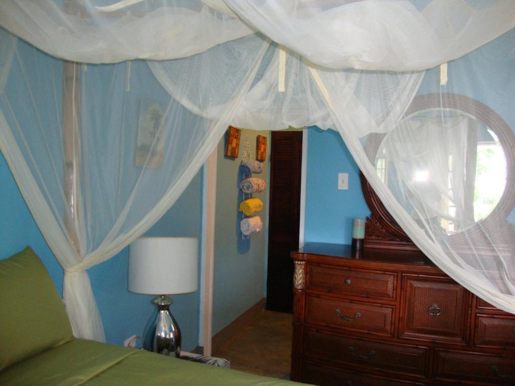 By The Sea Vacation Home And Villa Port Antonio Pokoj fotografie